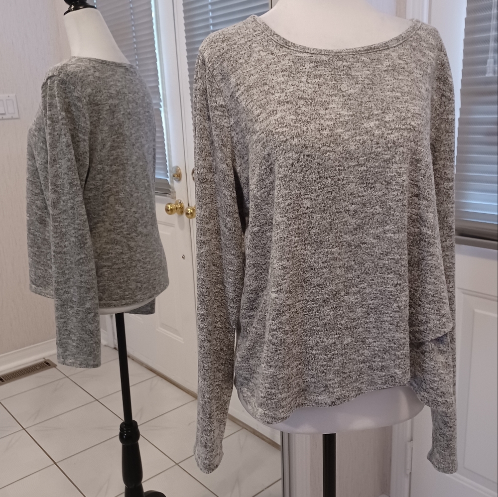 4/$40 Soft Gray Long Sleeve Tee - Size Medium